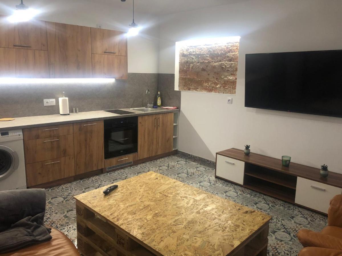 Blisko Teatru 2 Appartement Wałbrzych Buitenkant foto
